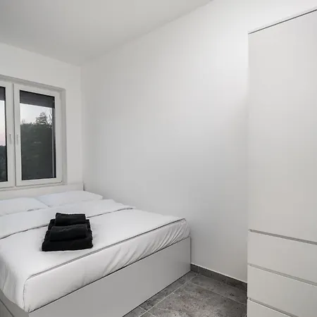 Place - Underground Parking, Air Conditioning, Self Check In Appartement Oświęcim