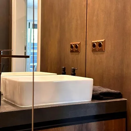 Appartement Place - Underground Parking, Air Conditioning, Self Check In