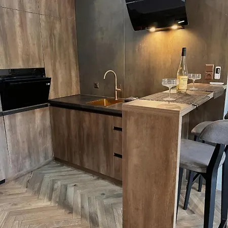 Place - Underground Parking, Air Conditioning, Self Check In Appartement *