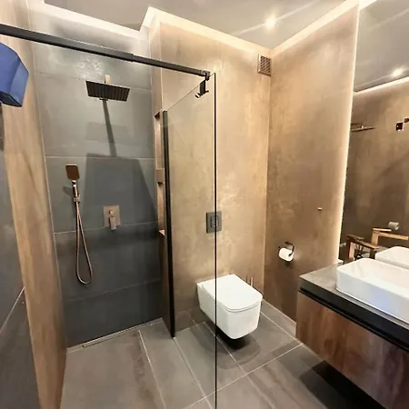 Appartement Place - Underground Parking, Air Conditioning, Self Check In